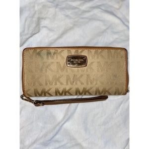 Michael Kors Wrislet Wallet